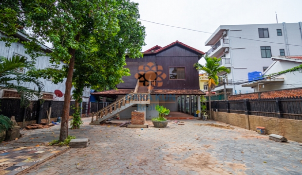 3 Bedrooms Wooden House for Rent in Siem Reap-Riverside