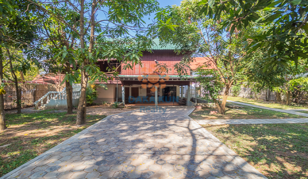 4 Bedrooms Wooden House for Rent in Siem Reap-Svay Dangkum