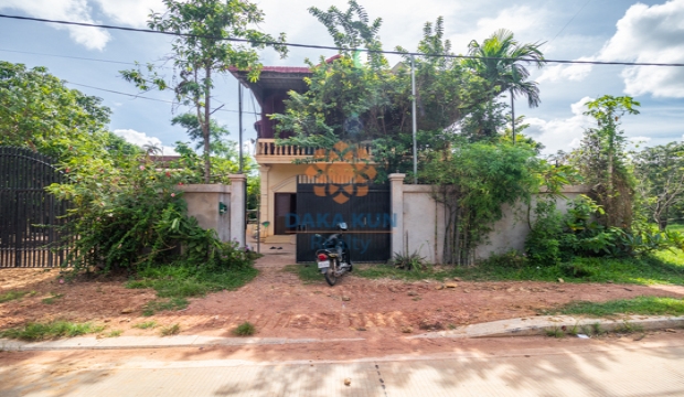 2 Bedrooms Wooden House for Rent in Siem Reap-Sala Kamreuk