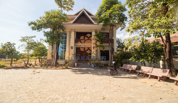 4 Bedrooms House for Rent in Krong Siem Reap-Svay Dangkum