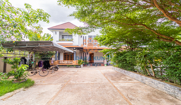8 Bedrooms Villa for Rent with Swimming Pool in Krong Siem Reap