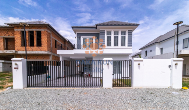 4 Bedrooms House for Sale in Siem Reap